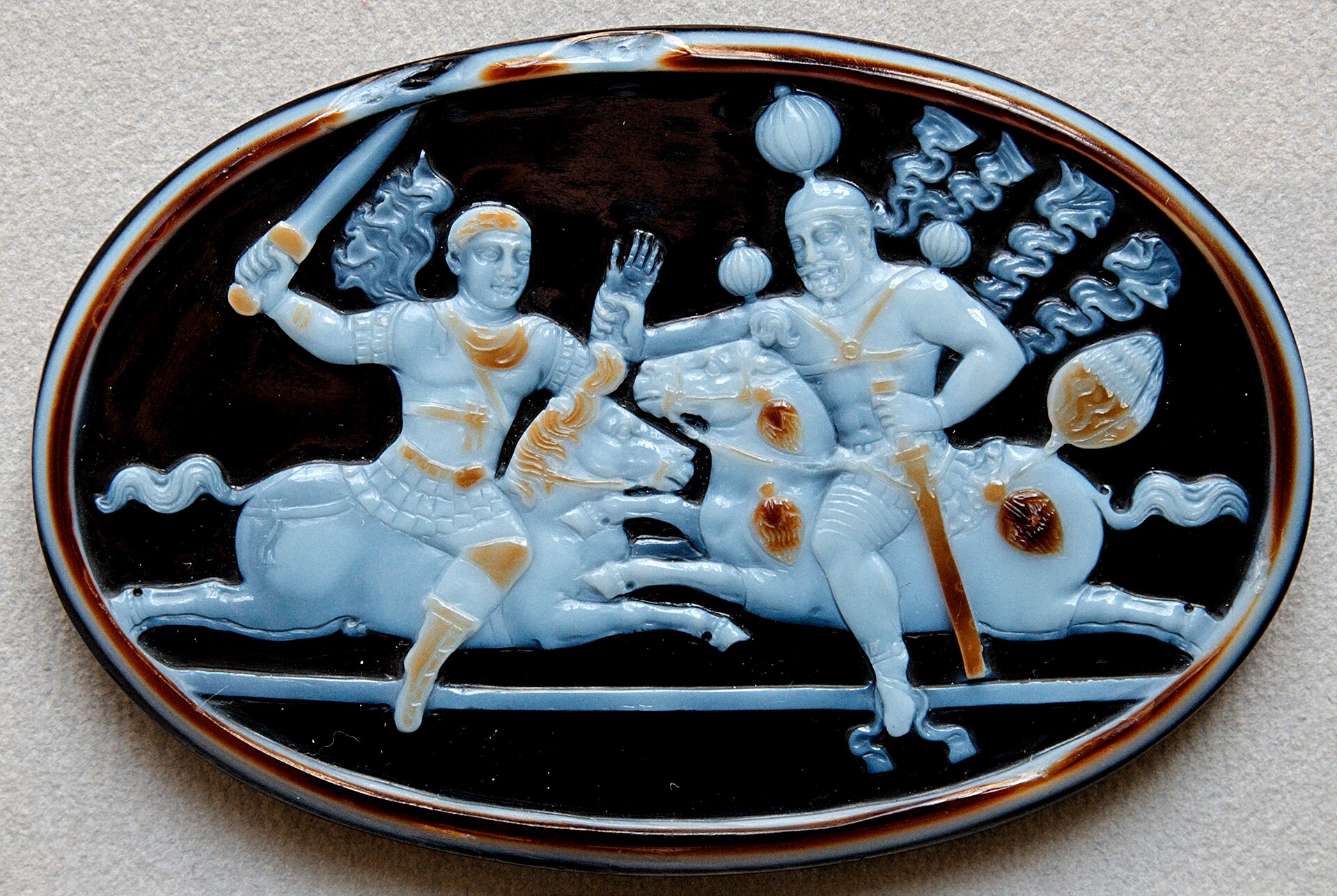 Šāpūr Takes the Emperor — The sardonyx cameo of Šāpūr I seizing Valerian of Rome by the wrist — three emperors humbled.
